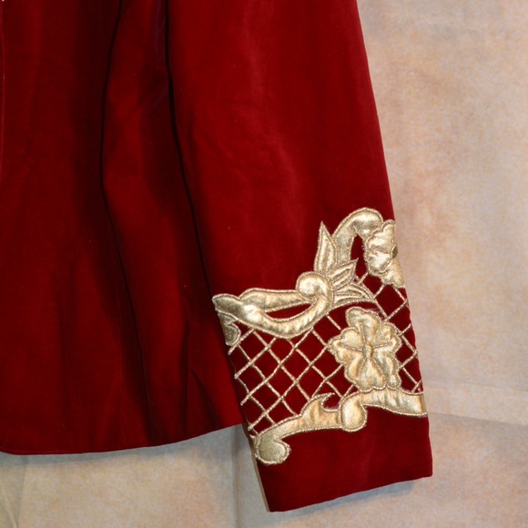 REd Velvet Blazer Embellished in Gold Applicae Sz 38 /M - Picture 8 of 10